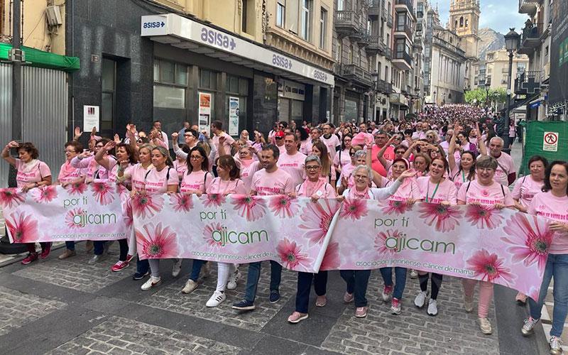 La Marcha Rosa de Ajicam reúne a cientos de personas por las calles de Jaén
