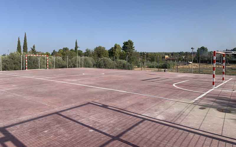 El Ayuntamiento de Baeza finaliza los trabajos de la nueva pista deportiva en La Yedra
