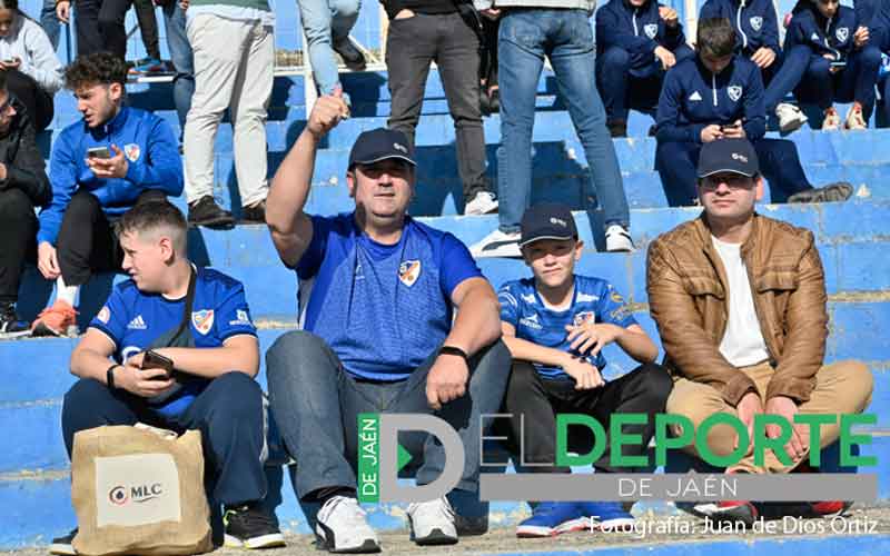 La afición en Linarejos (Linares Deportivo – Real Madrid Castilla)