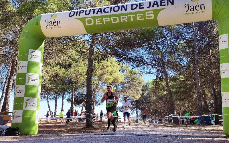 Jorge Olmo y Cynthia Ramírez, ganadores del XIV Campo a Través ‘Villa de Huelma’