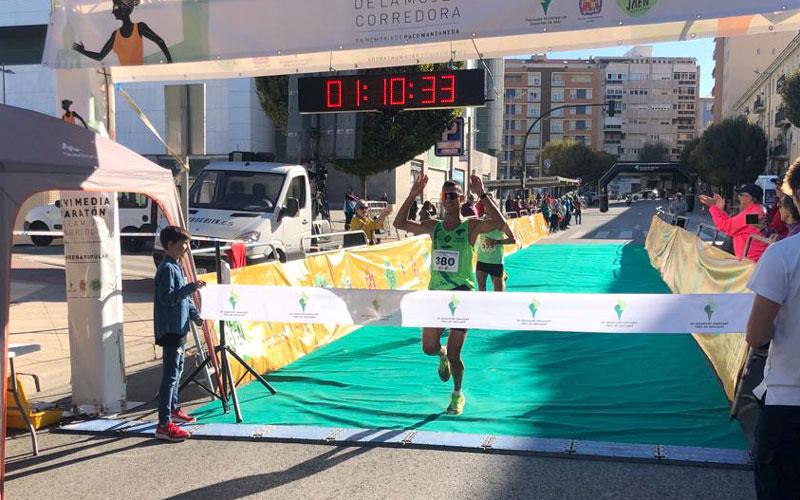 Mohamed Lansi y Nazha Machrouh vencen en la XXVI Media Maratón de la Mujer Corredora ‘Paco Manzaneda’