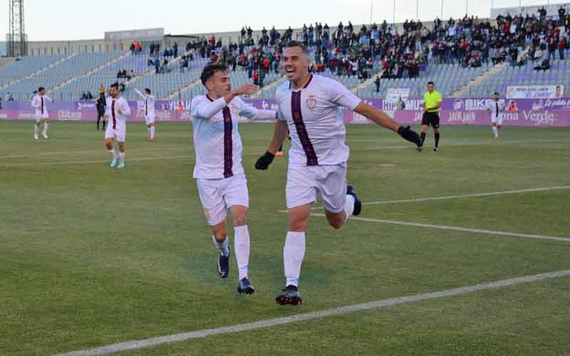 El Real Jaén sigue intratable en La Victoria y ya es líder