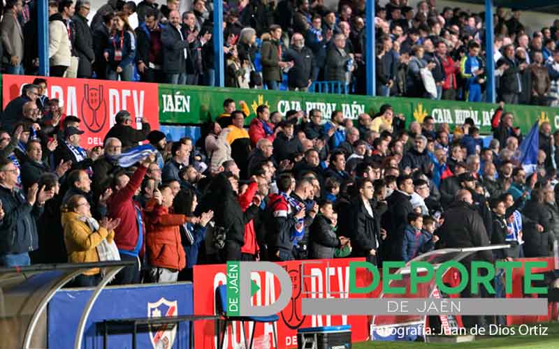 La afición en Linarejos (Linares Deportivo – Racing de Santander)