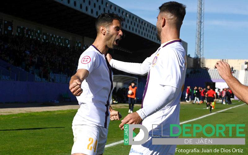El Real Jaén vence en el duelo directo ante el Marbella FC
