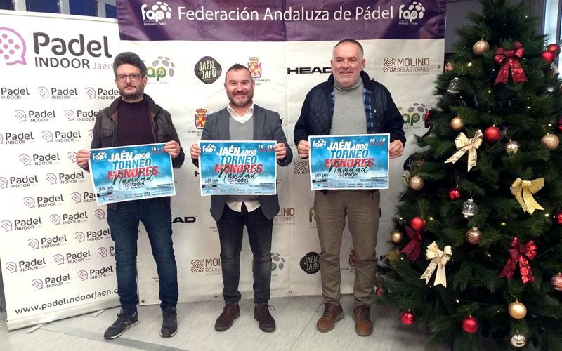 Más de un centenar de participantes se citan en el Torneo Menores Navidad 4.000 de Pádel