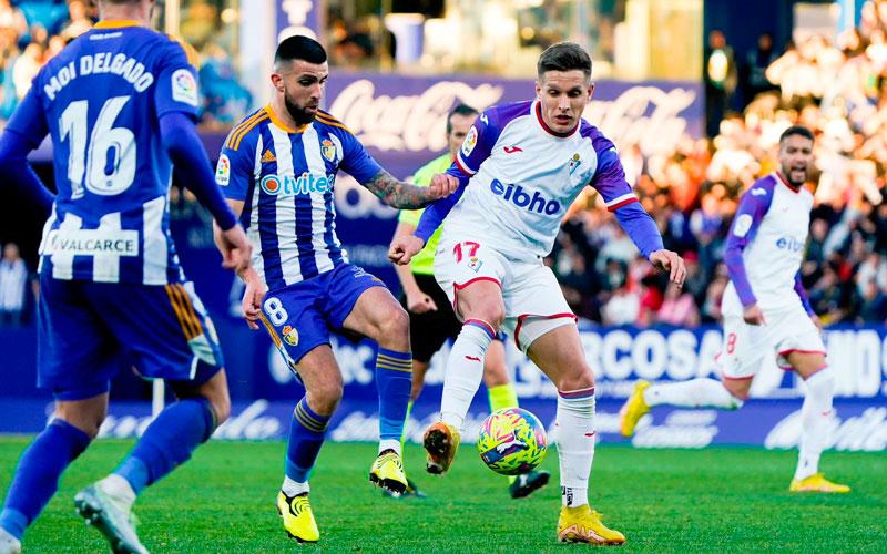 El Eibar de Corpas sigue sumando triunfos desde el liderato