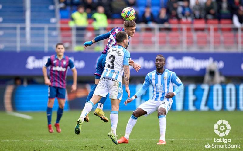 El Eibar de Corpas sigue líder a costa del Málaga de Jiménez