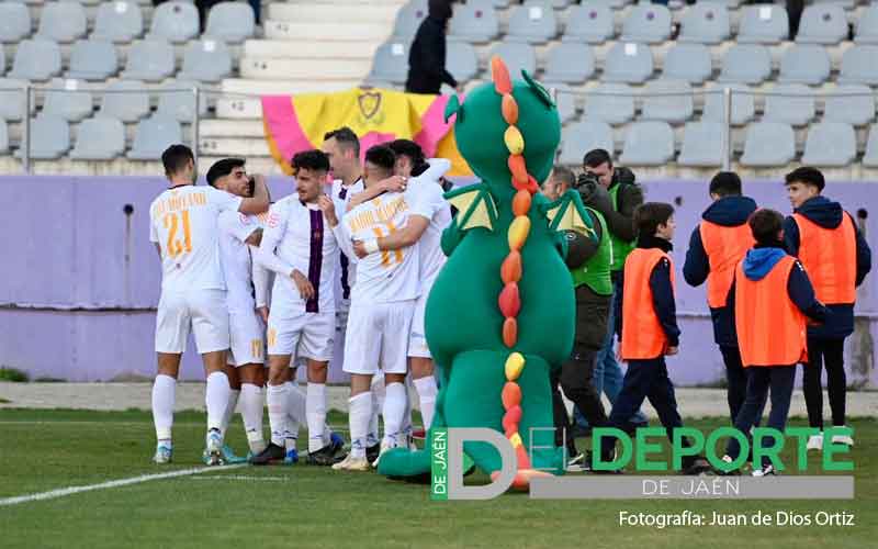 El Real Jaén sigue intratable en La Victoria y vuelve a ser líder en solitario