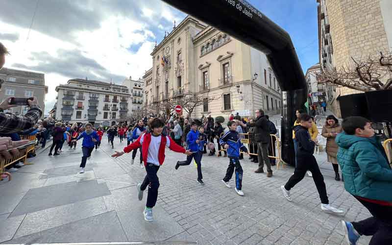 Más de 1.800 escolares viven su particular Carrera de San Antón