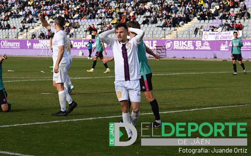 El Real Jaén se atasca ante el Torredonjimeno y reduce su ventaja en el liderato