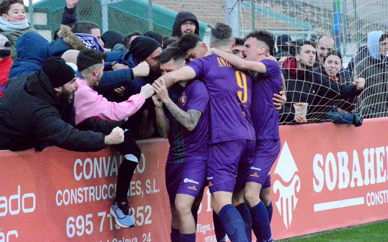 El Real Jaén solventa el duelo provincial en Torreperogil