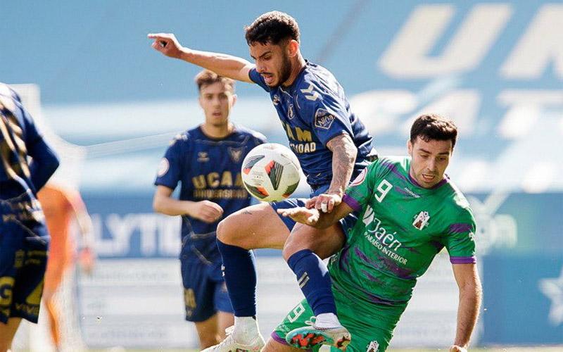 El Mancha Real corta su racha de derrotas con un meritorio empate ante UCAM Murcia