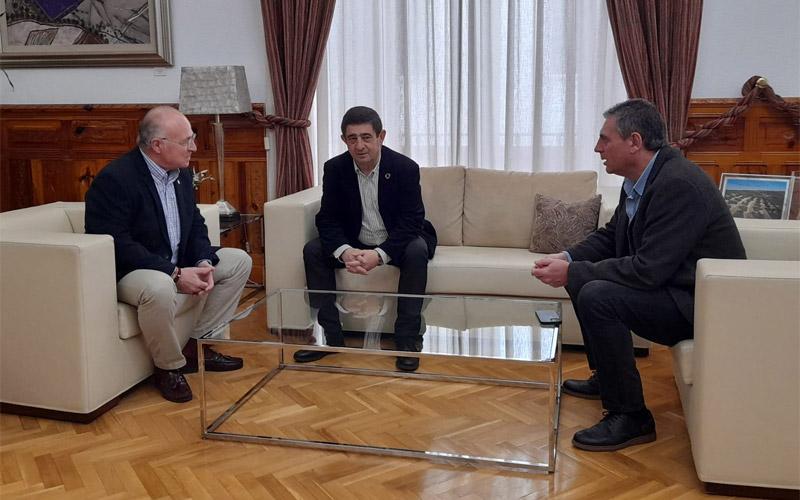 Diputación y Jaén FS facilitan la asistencia de aficionados de la provincia a partidos en el Olivo Arena