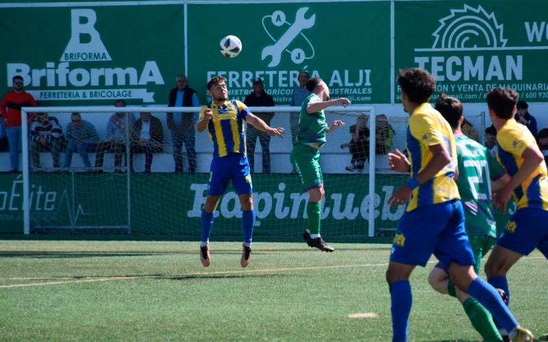 El Atlético Mancha Real sale derrotado en el duelo por la permanencia contra el Cádiz Mirandilla