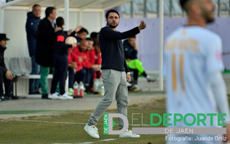 Nogueira apela a la unión entre equipo y afición para salvar la situación del Atlético Porcuna