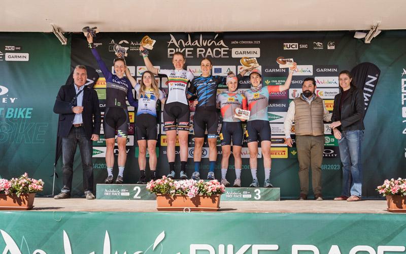 podio femenino andalucia bike race 2023