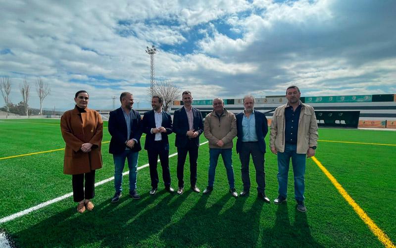 El campo de fútbol Sebastián Barajas estrena césped artificial y nuevo sistema de riego