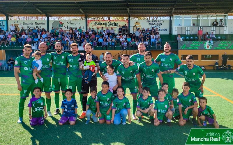 El Atlético Mancha Real se complica la permanencia tras caer ante El Ejido