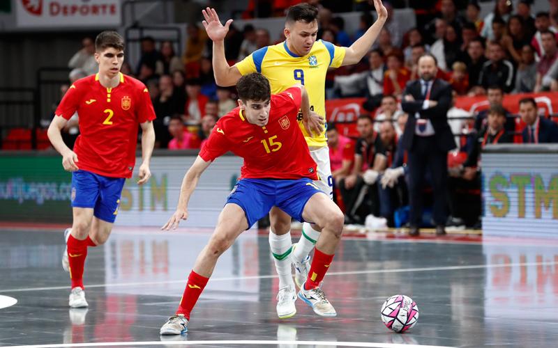 Pablo Ordóñez debuta con España en la derrota frente a Brasil