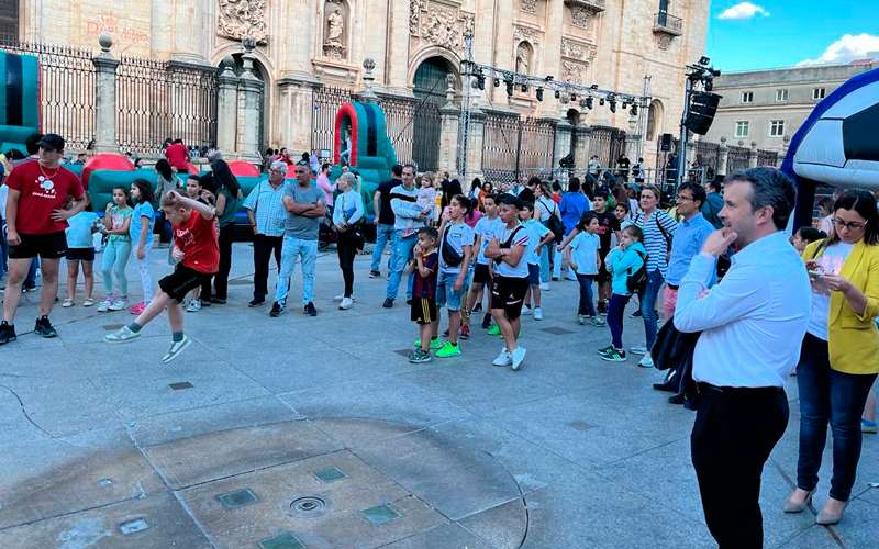 Actividades deportivas y de ocio inundaron la Plaza de Santa María