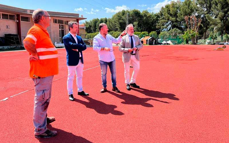 Culmina la instalación del nuevo tartán de la pista de Atletismo ‘Ángel Cortes’
