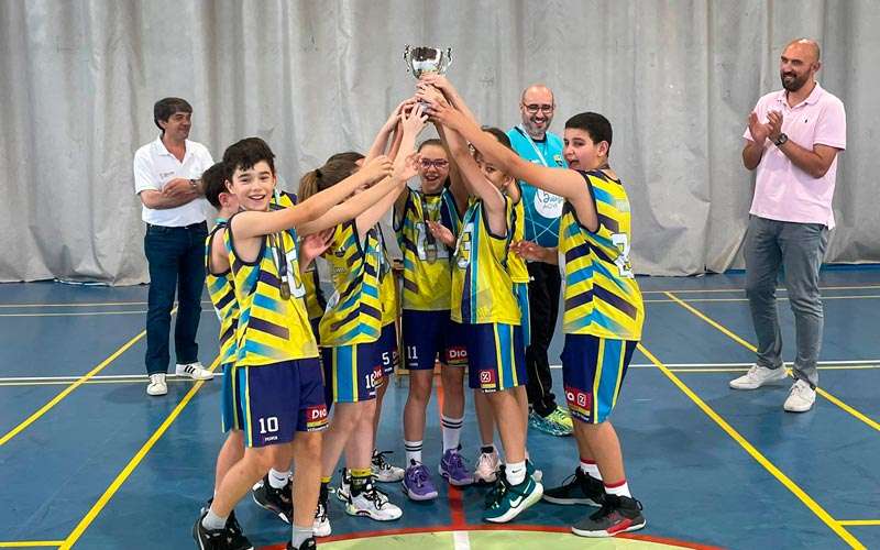 La Asociación Deportiva de Baloncesto de Villanueva de la Reina se proclama campeón minibasket mixto