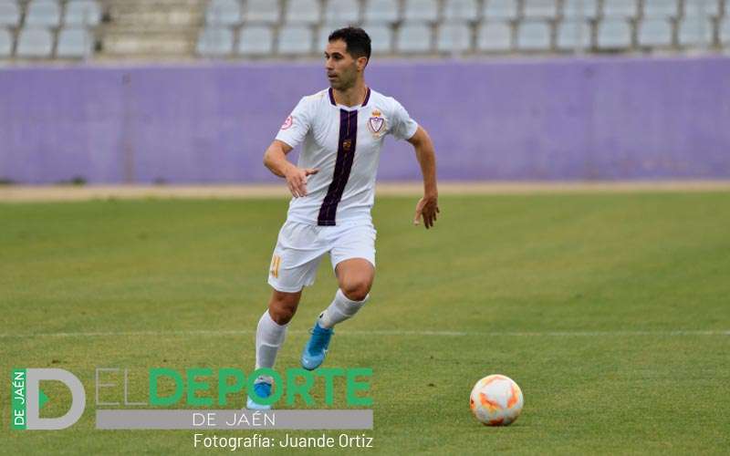 El Real Jaén confirma la continuidad de Javi Moyano