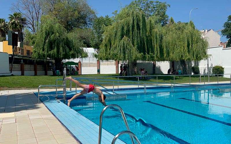 La piscina municipal de Torredelcampo inicia la temporada de baño