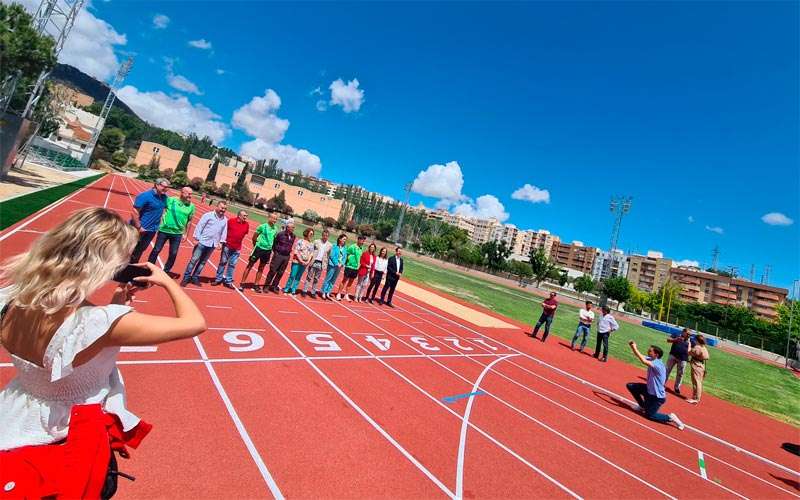 La remodelación de la pista de atletismo ‘Ángel Cortés’ de La Salobreja ya es una realidad