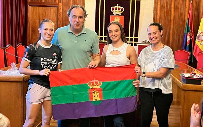 El Ayuntamiento de Torredelcampo reconoce a Rosa Molina por su bronce en el Europeo U17