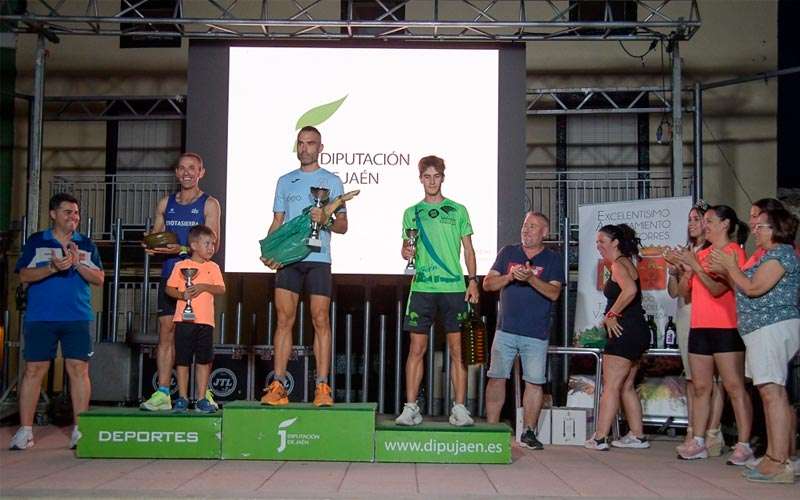 José Carlos Cámara y Lola Chiclana, vencedores en la XI Carrera Popular de Santiago