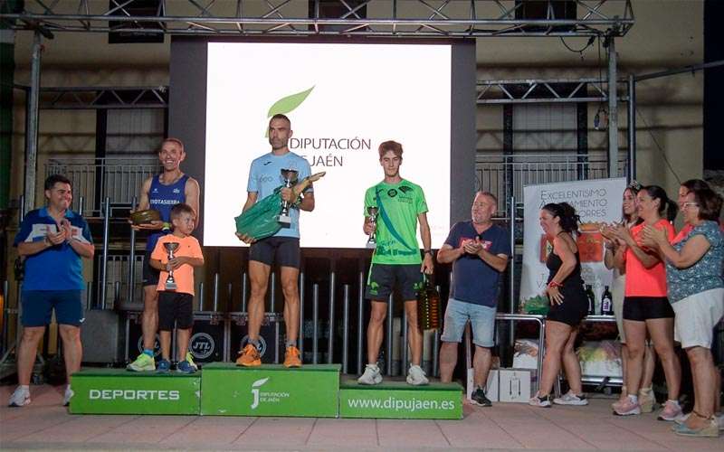 José Carlos Cámara y Lola Chiclana, vencedores en la XI Carrera Popular de Santiago