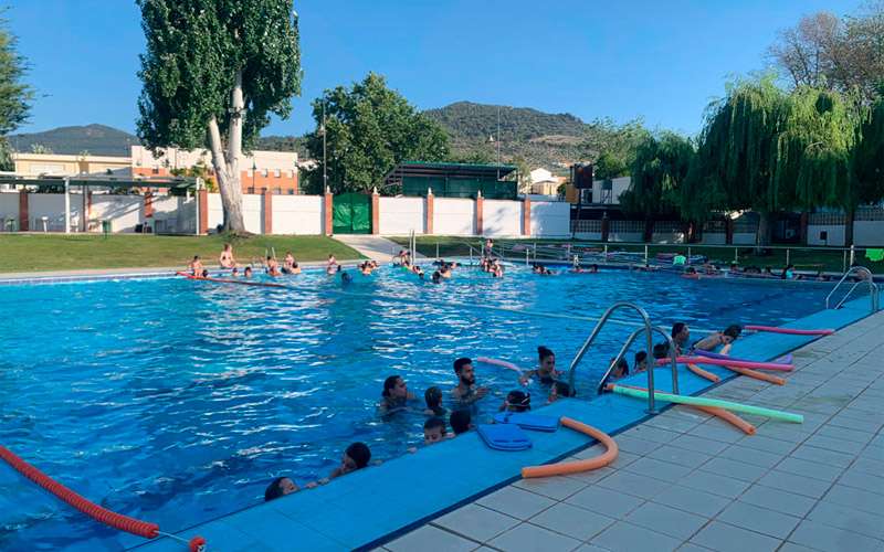 Primeros días de los cursos de natación en Torredelcampo