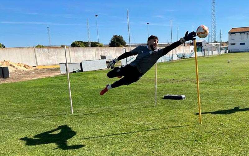 Gonzalo Piña apuntala la portería del Atlético Mancha Real