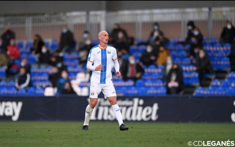 El Linares Deportivo refuerza el centro del campo con la llegada de Javi Rentero