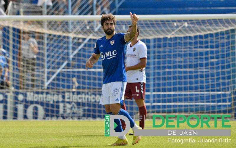 Samu Corral seguirá haciendo goles para el Linares Deportivo