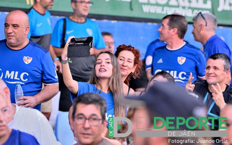 La afición en Linarejos (Linares Deportivo – Real Madrid Castilla)