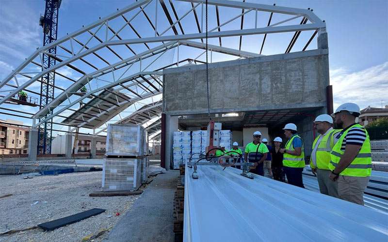 Continúan a buen ritmo las obras de la piscina cubierta de Torredelcampo