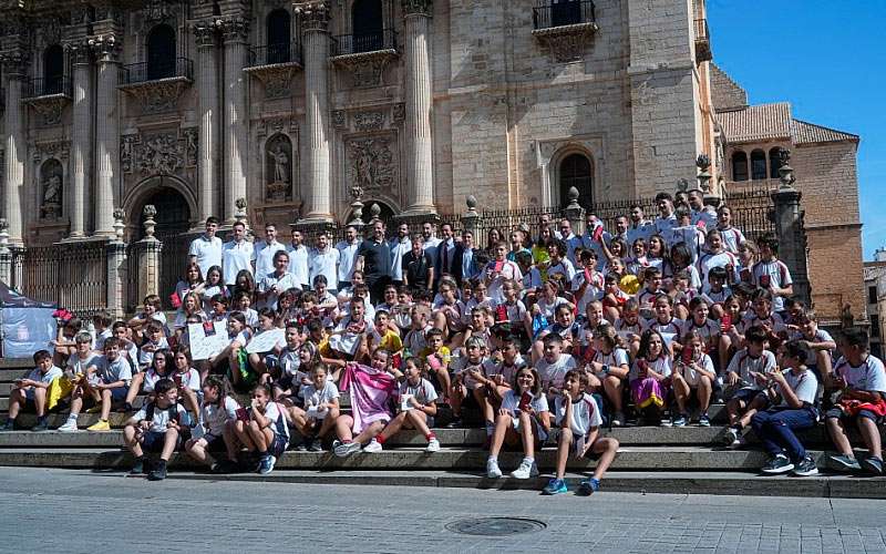 Jornada de firma de autógrafos y visita al Ayuntamiento de Jaén para la selección española