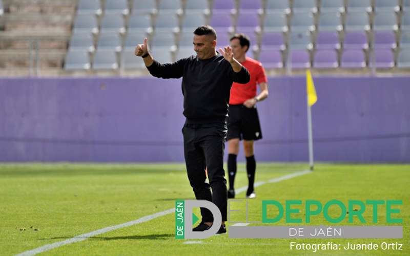 El Real Jaén destituye a Emilio Fajardo