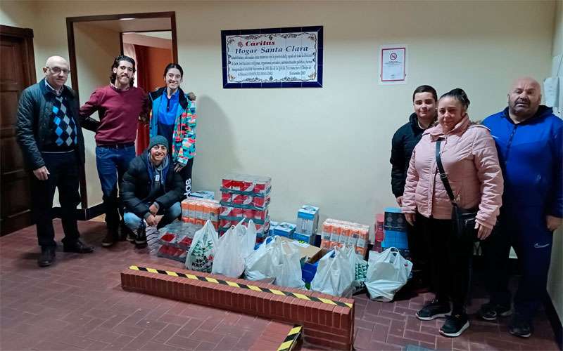 Hujase Jaén hizo entrega de su cesta solidaria al comedor social de ‘Santa Clara’