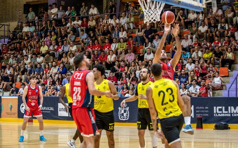 Jaén FS Basket y Jaén CB, derbi por el liderato en Liga EBA