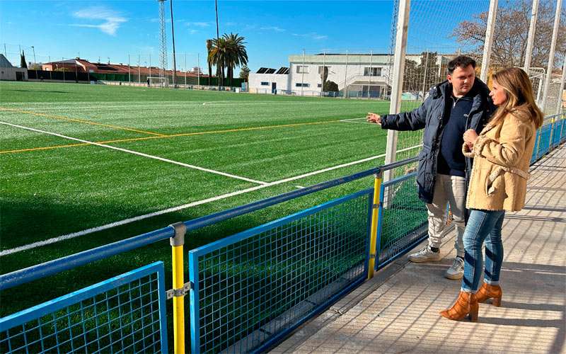 El campo de fútbol de San José reabre tras la sustitución del césped artificial