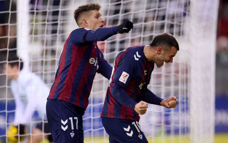 El Eibar de Corpas salva la jornada de los jiennenses