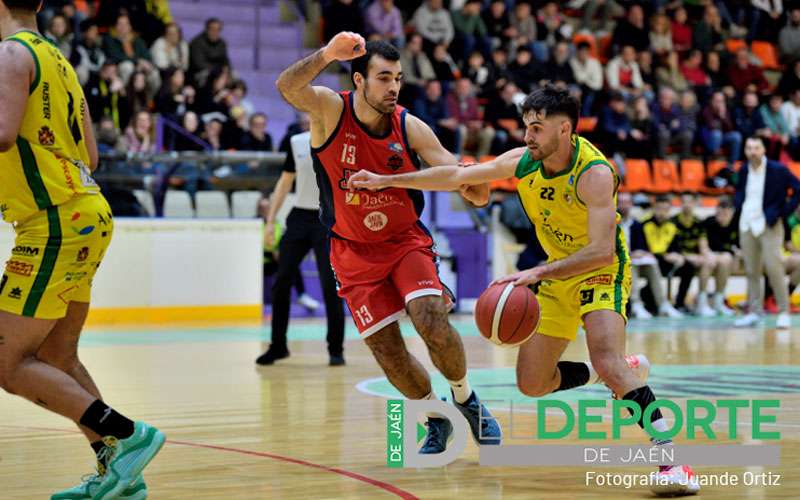 Jaén FS Basket refuerza su liderato superando a Jaén CB en el derbi