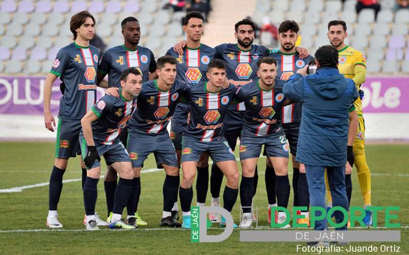 El Torredonjimeno sale goleado ante el Almería B y cae a puestos de descenso