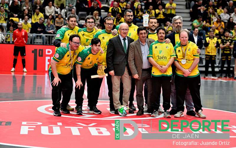 Merecido homenaje a los integrantes del Aprompsi Basket Jaén 21