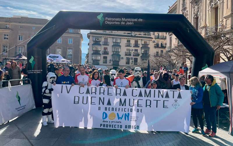 La IV Carrera-Caminata de la Buena Muerte reúne a un millar de participantes