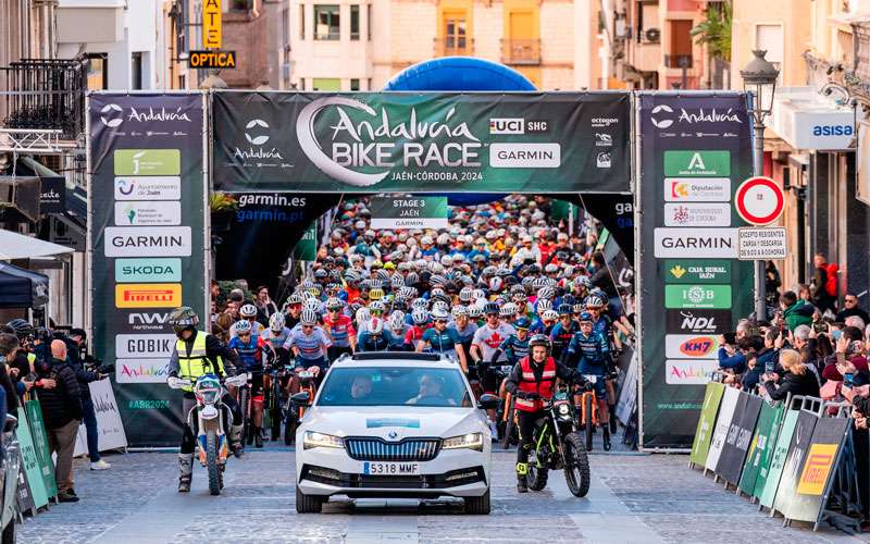 Jaén se despide de la Andalucía Bike Race con Rabensteiner-Porro y Wüst-Van Doorn como líderes