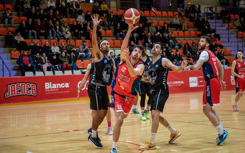 Triunfos de Jaén CB y Jaén FS Basket para mantenerse en cabeza